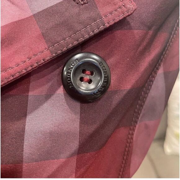 Burberry London Sleeveless Trench Jacket - Picture 11 of 12